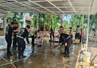 Polres Situbondo Bersihkan Fasum Terdampak Banjir Bandang di Desa Kalianget